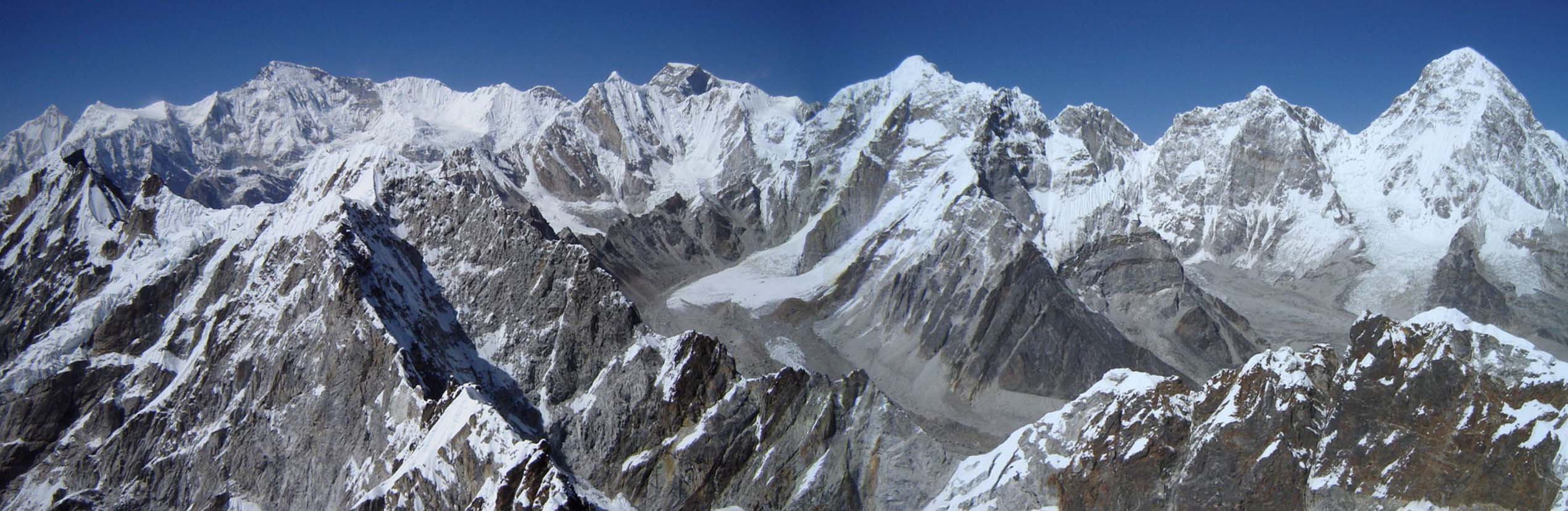 Lobuje East Everest Panorama.jpg